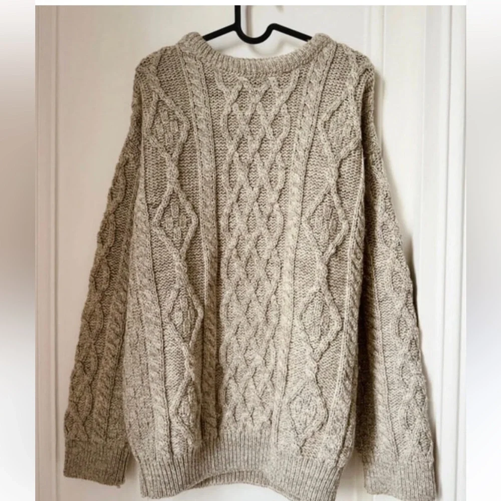 Men's Classic Cream Cable Knit Sweater - Picture 7 of 10